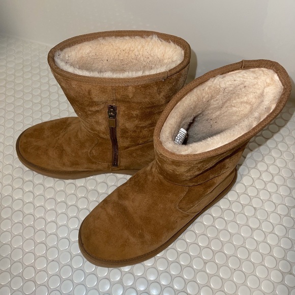 UGG BOOTS - Picture 3 of 5